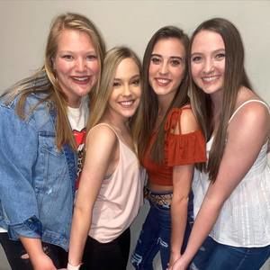 Meet your Posher, Julia